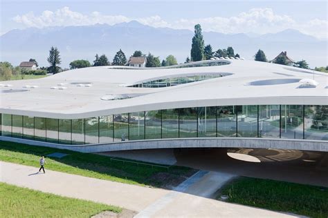 The Rolex Learning Center .